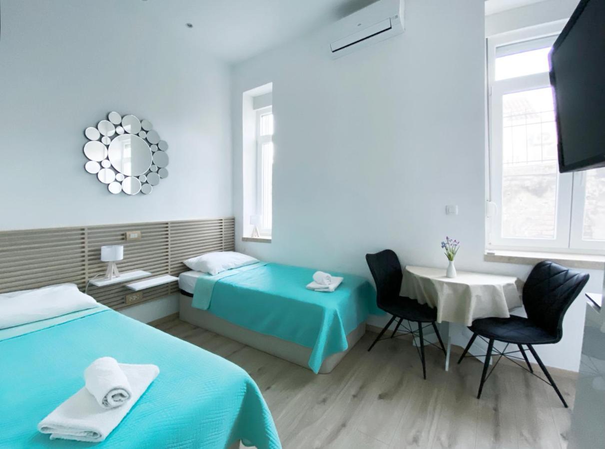 En-Suite Iris On Rokova Street - 5 Min Walk To The Old Town Of Split Buitenkant foto
